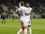 harry-kane-dan-marcus-rashford-merayakan-gol.jpg