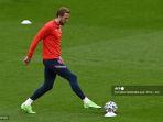 harry-kane-menghadiri-pemanasan-jelang-pertandingan-sepak-bola-final-uefa-euro-2020.jpg