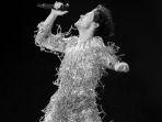 harry-styles-saat-tampil-di-grammy-awards-2023.jpg