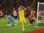 harvey-elliott-bereaksi-setelah-gagal-mencetak-gol.jpg