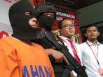 hasan-pelaku-predator-di-tulungagung-saat-jadi-pesakitan-polisi.jpg