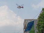 helikopter-ambil-air-water-bombing.jpg