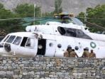 helikopter-militer-pakistan-membawa-jenazah-korban-kecelakaan-helikopter-di-gilgit_20150508_205530.jpg