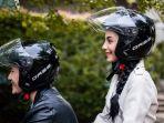 helm-half-face-berteknologi-bluetooth.jpg