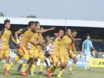 hendra-adi-bayauw-dkk-lakukan-selebrasi_20190903_093457.jpg