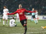 hendrikh-mkhitaryan-merayakan-golnya-ke-gawang-zorya_20161209_041038.jpg