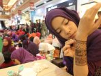 henna-art-for-you-pecahkan-rekor-leprid_20161019_164222.jpg