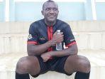 herman-dzumafo-striker-dewa-united-fc.jpg