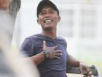 hermawan-saat-bersantai-di-mess-arema_20160204_162750.jpg