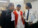 hermawan-susanto-sedang-berjalan-ke-luar-ruangan-pada-sidangnya.jpg