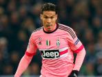 hernanes-dribelpink_20160116_044211.jpg