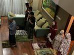 herwin-tri-saputra-di-tarawih-rumahnya.jpg