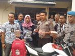 hesty-mengaku-terpaksa-ambil-uang-rp-450-juta-sendirian-untuk-pembayaran-jagung_20180119_191802.jpg