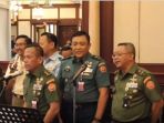 hibur-menhan-ri-empat-pati-tni-mendadak-boy-band_20170106_160607.jpg