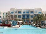 hilton-salwa-beach-resort-and-villa-di-abu-samrah-di-qatar.jpg