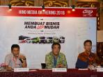 hino-akan-tambah-sedikitnya-6-dealer-baru-di-2016_20160308_213739.jpg