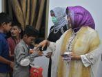 hj-rizayati-santuni-anak-yatim.jpg