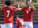 hokky-caraka-berselebrasi-dengan-ronaldo-kwateh.jpg