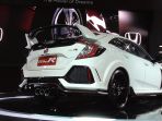 honda-civic-r-mobil-tampil-perdana-di-giias-2017_20170815_192606.jpg