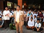 Bersahabat Dekat dengan Gus Sholah, Benarkah Pindah Agama? Hotman Paris Merespon Lewat Video Ini