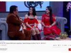 hotman-paris-saat-berada-di-antara-duo-vw.jpg