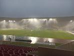 hujan-deras-di-stadion-manahan.jpg
