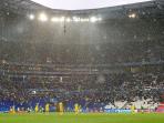 hujan-deras-di-stadion-parc-olympique-lyonnais-stade-de-lyon_20160617_061209.jpg