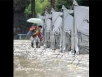 hujan-deras-sulitkan-pengungsi-gempa-jepang_20160421_145039.jpg