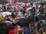 hujan-di-fan-fest-saat-final-piala-dunia-2018-rusia-3_20180716_072916.jpg