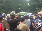hujan_antri-tiket.jpg