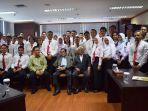 husseyn-umar-dengan-peserta-pelatihan-calon-hakim.jpg
