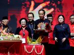 hut-pdip-ke-50-mega-berikan-potongan-tumpeng-ke-presiden-jokowi_20230110_162203.jpg