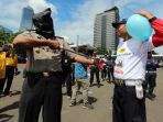 hut-satpam-melakukan-lomba-ketangkasan_20161219_143235.jpg