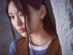 hyein-newjeans-x-stonehenge-twitter-newjeans_loop.jpg