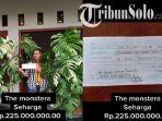 i-berfoto-dengan-tanaman-hias-monstera-yagggg.jpg