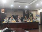 i-ketut-diarmita-tengah-saat-jumoa-pers-di-kementan.jpg