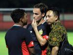 i-nyoman-yogi-hermawan-saat-menyaksikan-bhayangkara-fc-berlatih.jpg