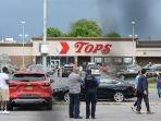 i-tops-friendly-market-pada-14-mei-2022-di-buffalo-new-york.jpg