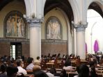 ibadah-jumat-agung-di-gereja-katedral-jakarta_20220415_184223.jpg