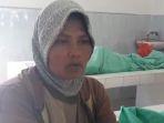 ibu-dari-korban-kebocoran-gas-di-madina.jpg