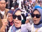 ibu-ibu-berbaju-putih-yang-bersama-hs.jpg