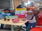 ibu-ike-pengunjung-pusat-perbelanjaan-mall-thamrin-city_20161222_200613.jpg