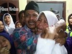 ibu-kandung-kompol-andi-chandra-menangis-histeris-di-pelukan-sua_20180423_011724.jpg