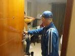 ibu-kepsek-di-banda-aceh-digerebek-menginap-di-hotel-dengan-wakilnya-suami-ngamuk-dan-lempari-batu.jpg