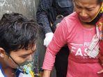 ibu-korban-poniyem-menangis-melihat-anaknya-tercebur-ke-dalam-sumur.jpg