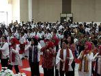 ibu-negara-iriana-jokowi-goyang-dayung-di-maluku.jpg
