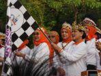 ibu-negara-iriana-melepas-peserta-jalan-santai.jpg
