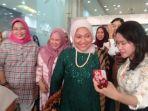ida-fauziah-di-kantornya.jpg