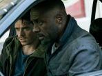 idris-elba-dan-richard-madden-dalam-bastille-day-2016.jpg