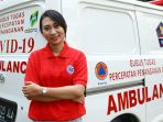 ika-dewi-maharani-sopir-ambulans-perempuan-untuk-pasien-covid-19_20200420_211105.jpg